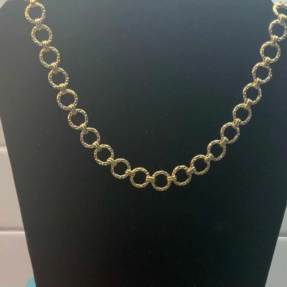 ♥️BRAND NEW 18k yellow gold over silver hammered circle necklace.Bloomingdale’s - Picture 1 of 7